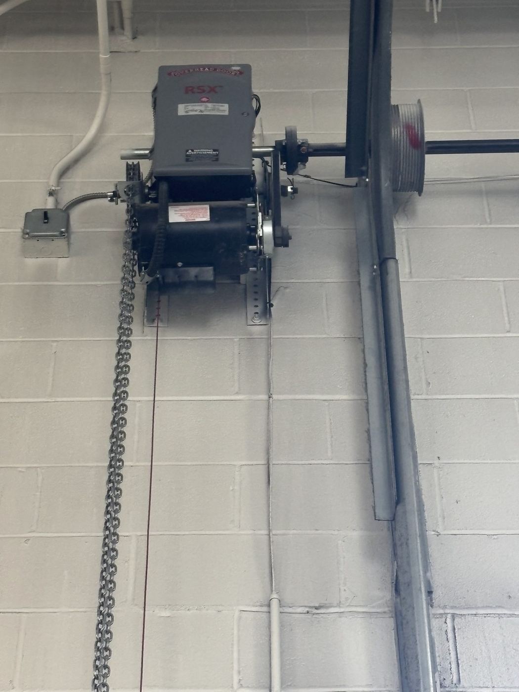 Opener with chain hoist